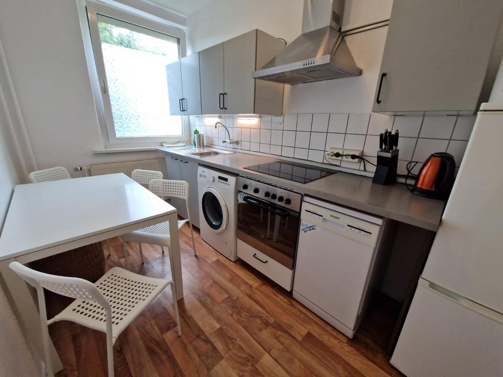 Schoene 3 Schlafzimmer Wohnung Mit 4 Dopplbetten Berlín Exterior foto
